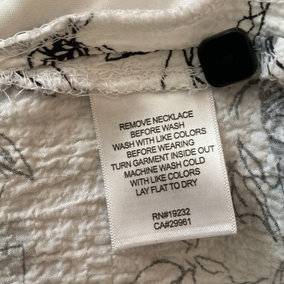 Alfred Dunner 1X Crinkle Long Sleeve with Tank Button Blouse White Black & Gray - Picture 8 of 10